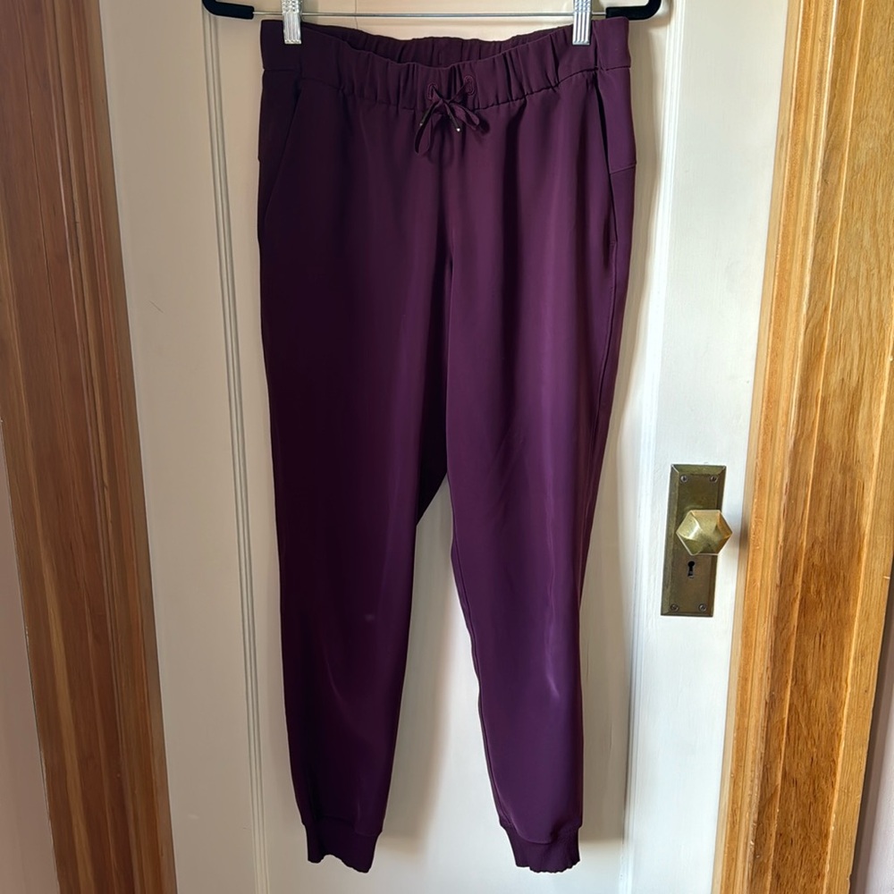 Lululemon jogger size 6